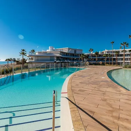 Vacation Marbella: Beachfront With Luxury Amenities Apartment *