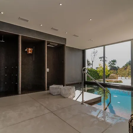 Vacation Marbella: Beachfront With Luxury Amenities *