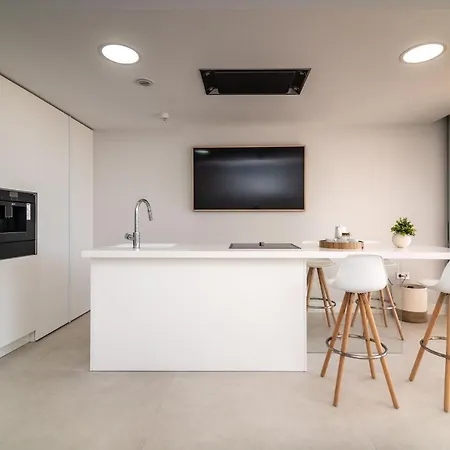 Vacation Marbella I Live On The Edge Of The Sea, New Beachfront Condo, Padel Courts, Gym, Sauna, Luxury And 24-7 Security Appartement