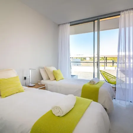 Vacation Marbella I Live On The Edge Of The Sea, New Beachfront Condo, Padel Courts, Gym, Sauna, Luxury And 24-7 Security Appartement