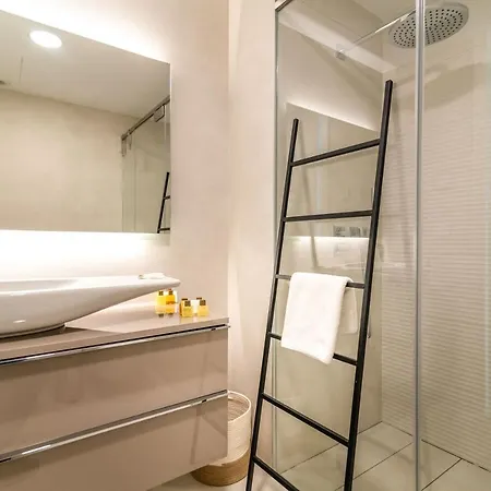 Appartement Vacation Marbella I Live On The Edge Of The Sea, New Beachfront Condo, Padel Courts, Gym, Sauna, Luxury And 24-7 Security