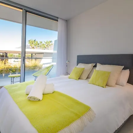 Vacation Marbella I Live On The Edge Of The Sea, New Beachfront Condo, Padel Courts, Gym, Sauna, Luxury And 24-7 Security Appartement Estepona